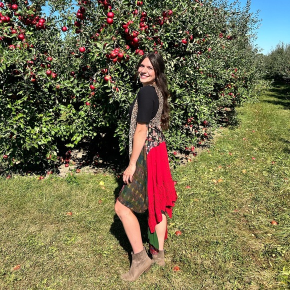 •𝕄𝕖𝕖𝕥 𝕋𝕙𝕖 𝕊𝕖𝕝𝕝𝕖𝕣• - Picture 2 of 8